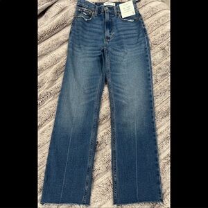 ABERCROMBIE AND FITCH THE ANKLE STRAIGHT ULTRA HIGH RISE